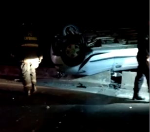 Video: Impactante vuelco de un auto en uno de los puentes de la ruta 168 | Policiales