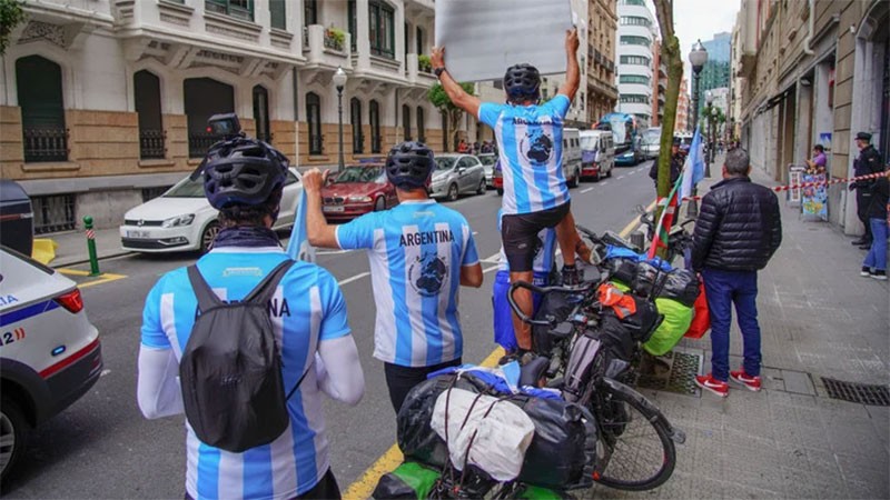 Entrerrianos recorrerán 9.000 kilómetros en bicicletas hasta el Mundial de Qatar | Información General