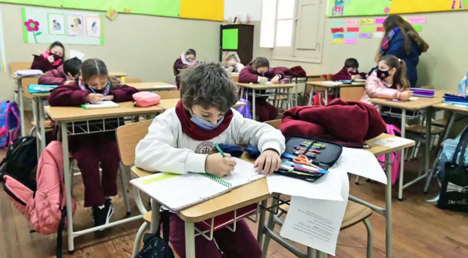 El barbijo podría ser de uso obligatorio en escuelas y medios de transporte | Noticias