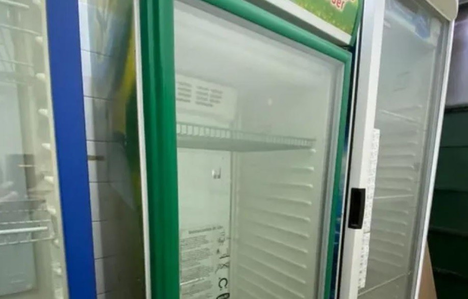 Ladrón se escondió de la Policía en la heladera exhibidora de un supermercado: fue detenido | Nacionales