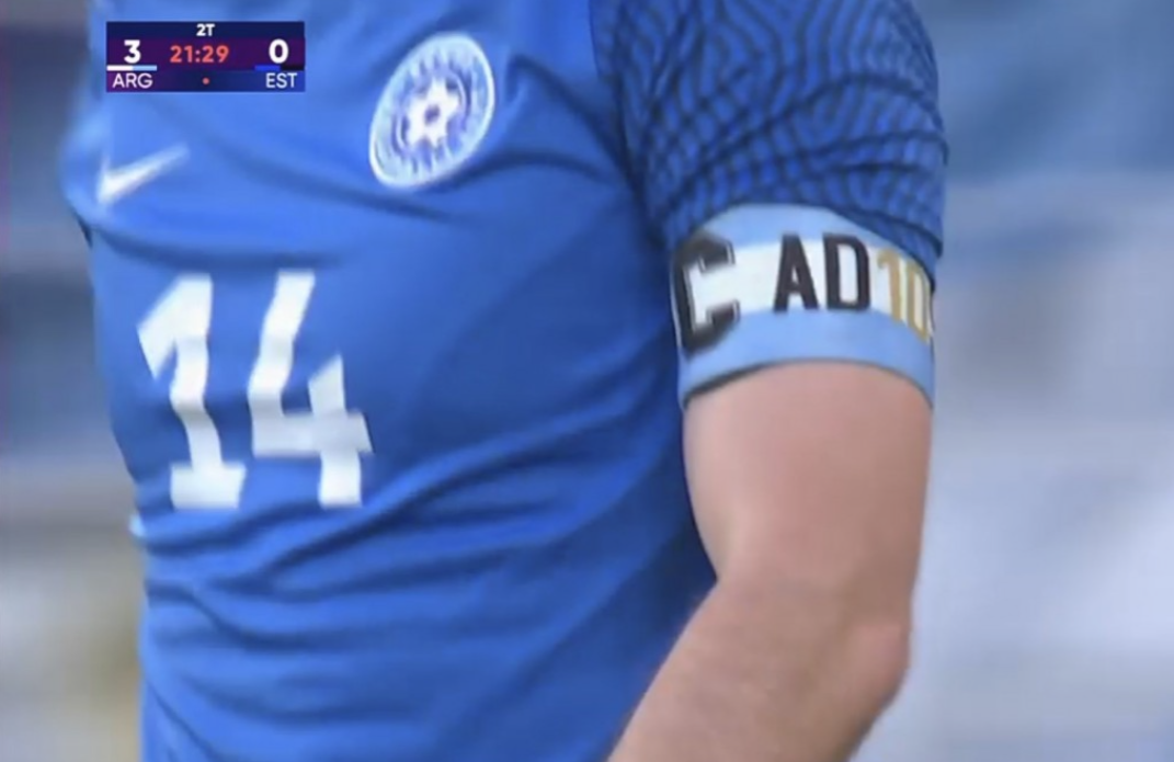 El homenaje del capitán de Estonia a Maradona | Deportes