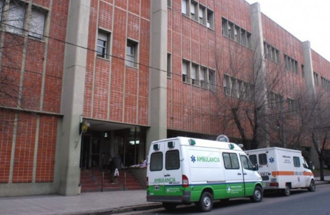 Mar del Plata: tardaron en atender a su hijo y rompió una puerta del hospital | Nacionales