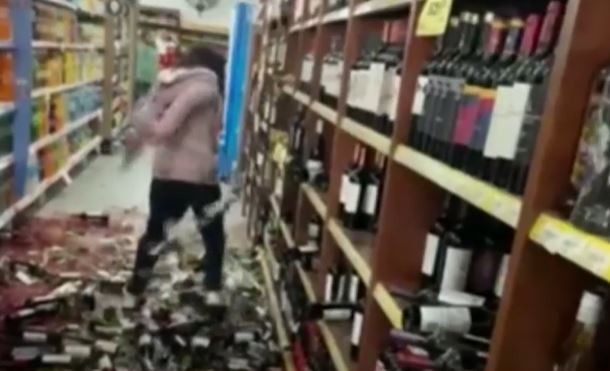 Video: La despidieron del supermercado y entró en cólera | Noticias