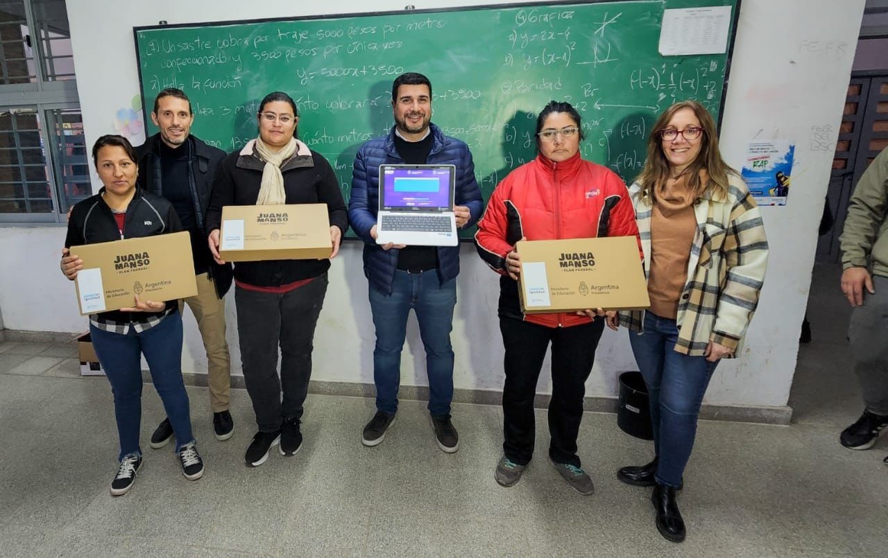 Continúa con las entregas de las netbook del programa Conectar Igualdad | Noticias