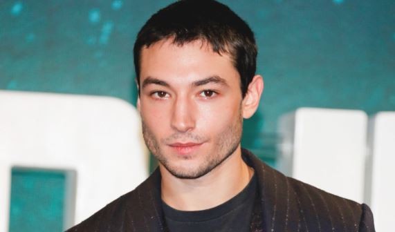 Ezra Miller, nuevamente en problemas: lo acusan de alojar a menores en una granja | Espectaculos