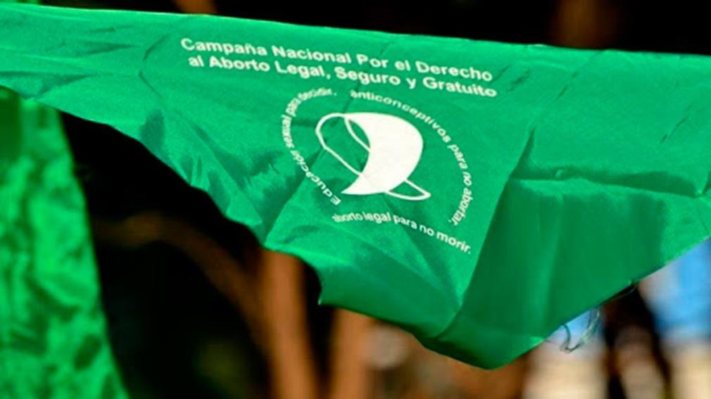Realizan "pañuelazo verde" frente a embajada de EE.UU. para repudiar fallo contra el aborto | Igualdad y Género