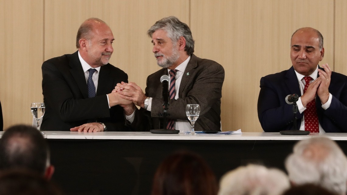 Perotti participó de la entrega de equipos científicos del Plan Federal "Equipar Ciencia" | Noticias