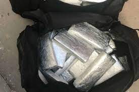 Hallaron 140 kilos de cocaína en panes flotando en la ría | Nacionales