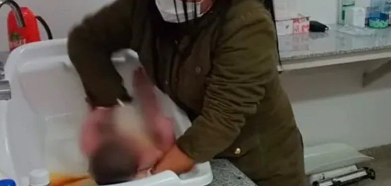 Rescataron a un recién nacido de un pozo ciego: detuvieron a su madre | Nacionales