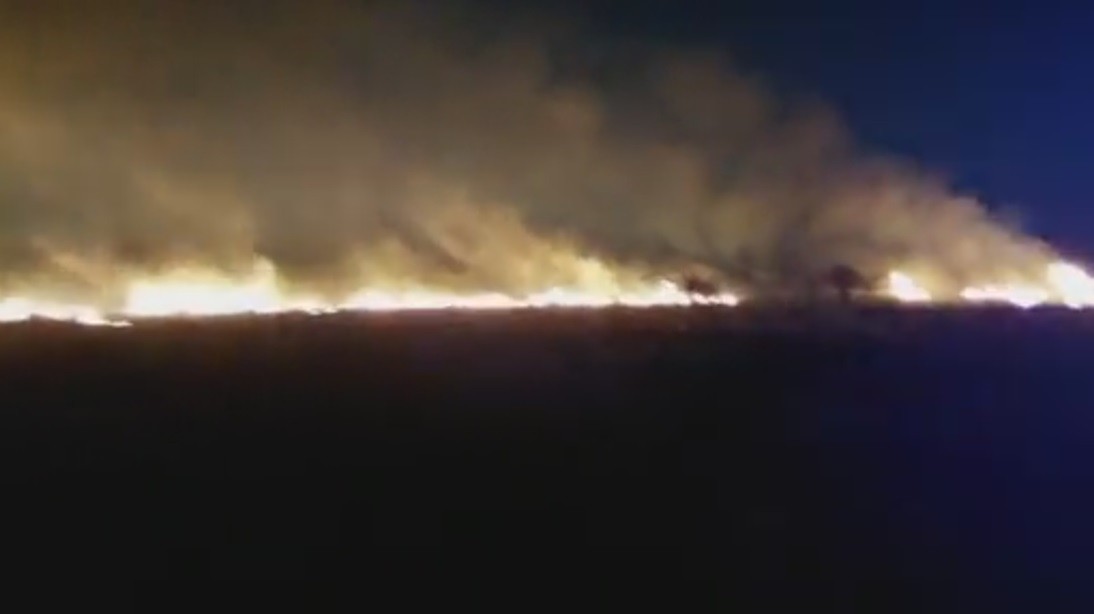 Impactante quema de pastizales a la vera de la Autopista Santa Fe-Rosario | Noticias