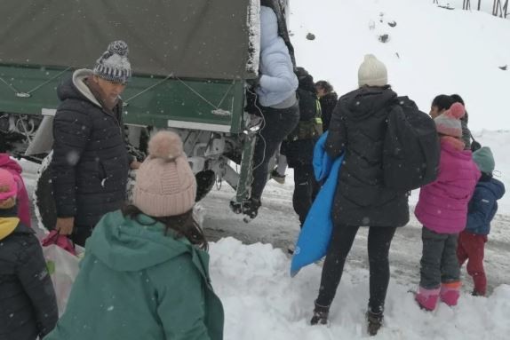 Rescataron a las personas varadas por la nieve en la Cordillera | Nacionales