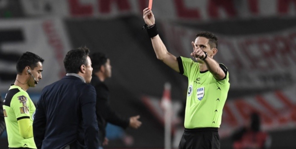"No tenes los huevos para expulsarme": Gallardo insultó al árbitro, lo echaron y suspendió la conferencia | Deportes