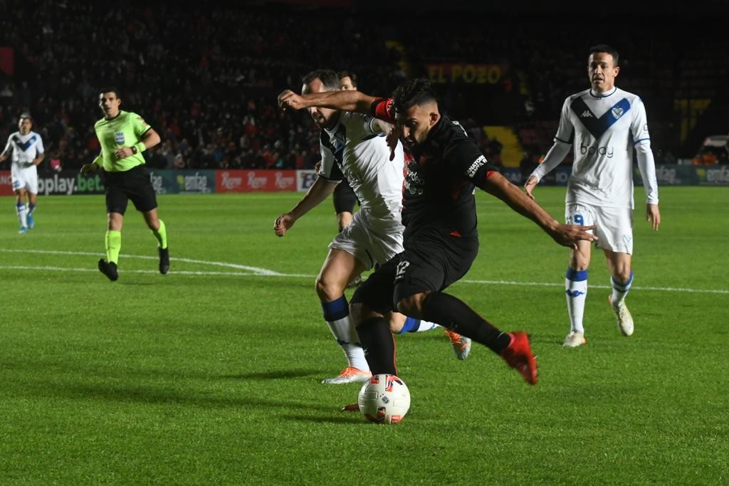 Final del primer tiempo: Colón empata 1 a 1 frente a Vélez | Deportes