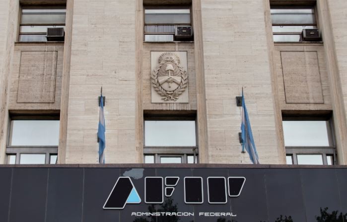 Nuevo ajuste del cepo: el Gobierno aumentó el impuesto al dólar turista del 35% al 45% | Nacionales