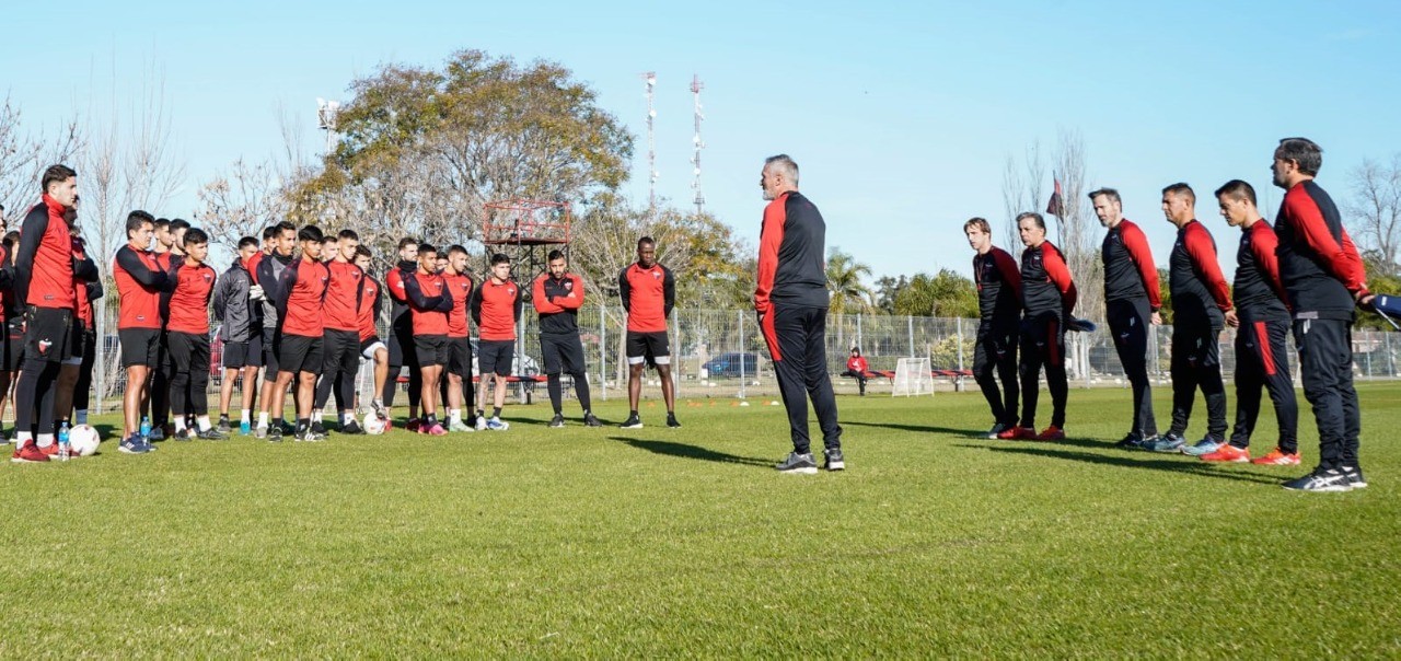 El plantel Sabalero viaja a La Plata para jugar contra Gimnasia | Deportes