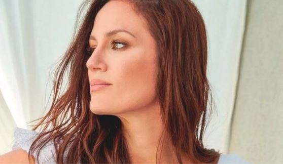 Paula Chaves rompió en llanto con el motoquero que la ayudó mientras su hija tenía convulsiones | Redes