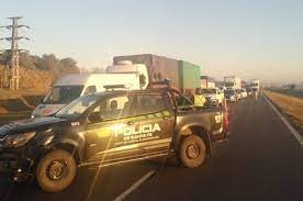 Fatal accidente en la autopista Rosario-Buenos Aires: murieron dos personas | Información General