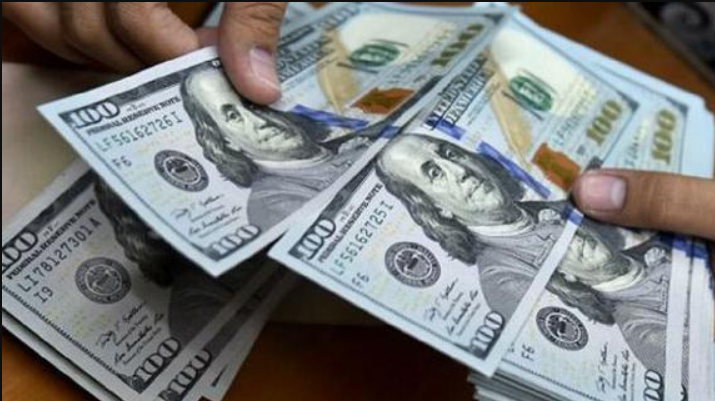 Tras romper la barrera de los $300, el dólar blue sigue su escalada | Nacionales