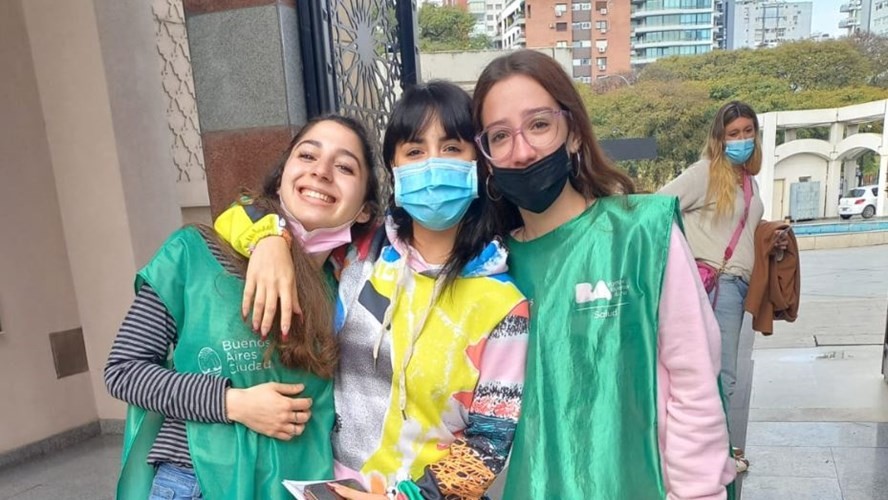 Lali Espósito se fue a vacunar y la atendió una fanática: "Menos mal que no renuncié" | Espectaculos