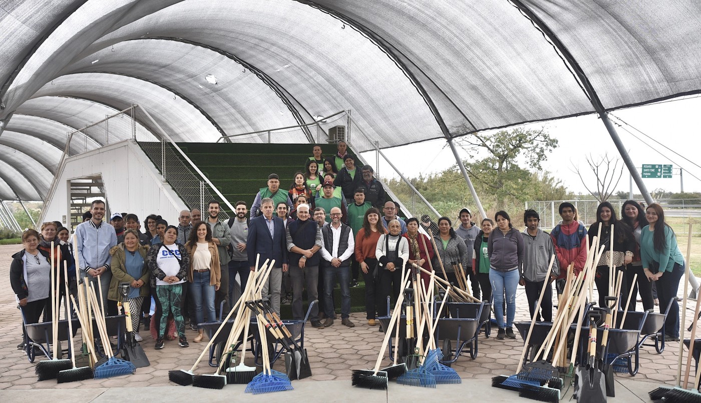 Banco de Herramientas: Entrgaron insumos a cuadrillas de higiene urbana | Información General