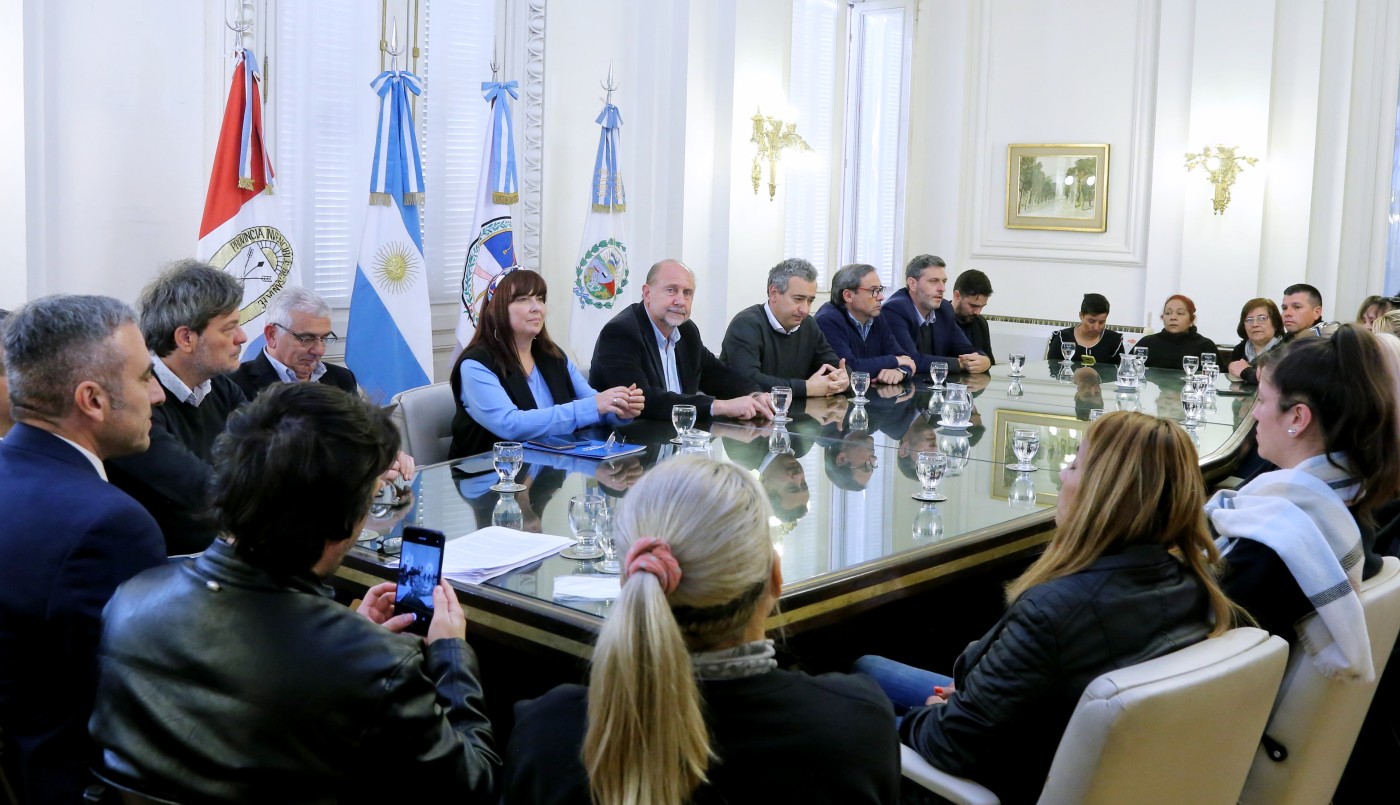 Perotti y Javkin se reunieron con familiares de víctimas de hechos de violencia para coordinar trabajo conjunto | Noticias