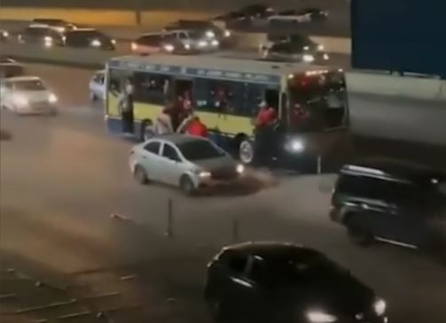 Dos heridos leves por enfrentamiento entre hinchas de Racing y River en Dock Sud | Deportes