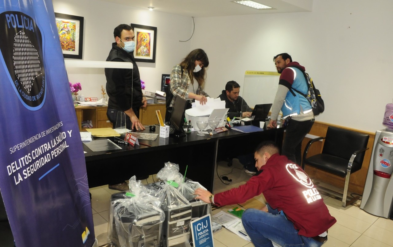 Cierran centro médico que funcionaba pese a clausura: emitían certificados falsos de COVID | Nacionales