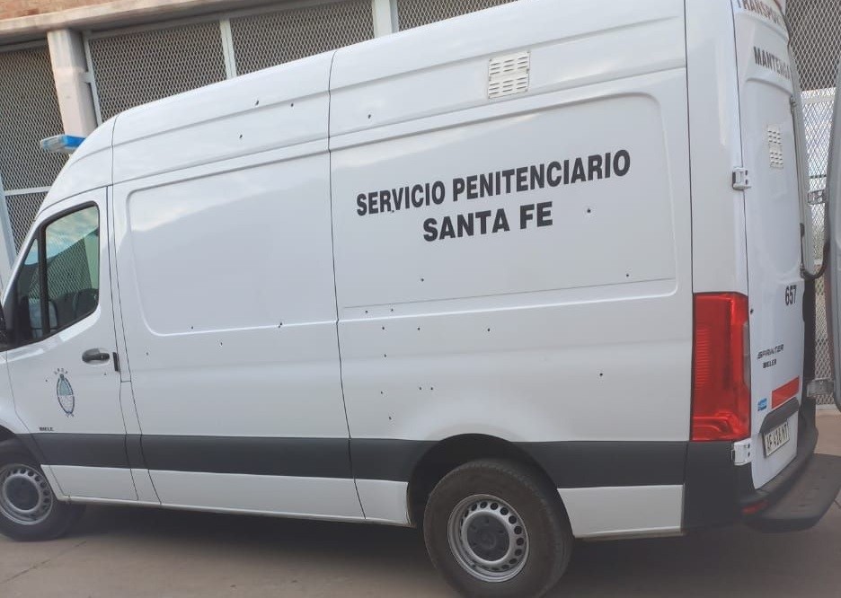 Una camioneta del servicio penitenciario fue atacada a balazos | Noticias