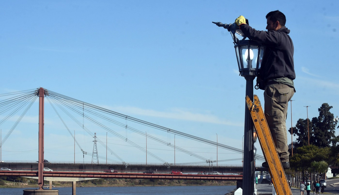 Avanza el plan de iluminación en la Costanera Oeste de la ciudad | Noticias
