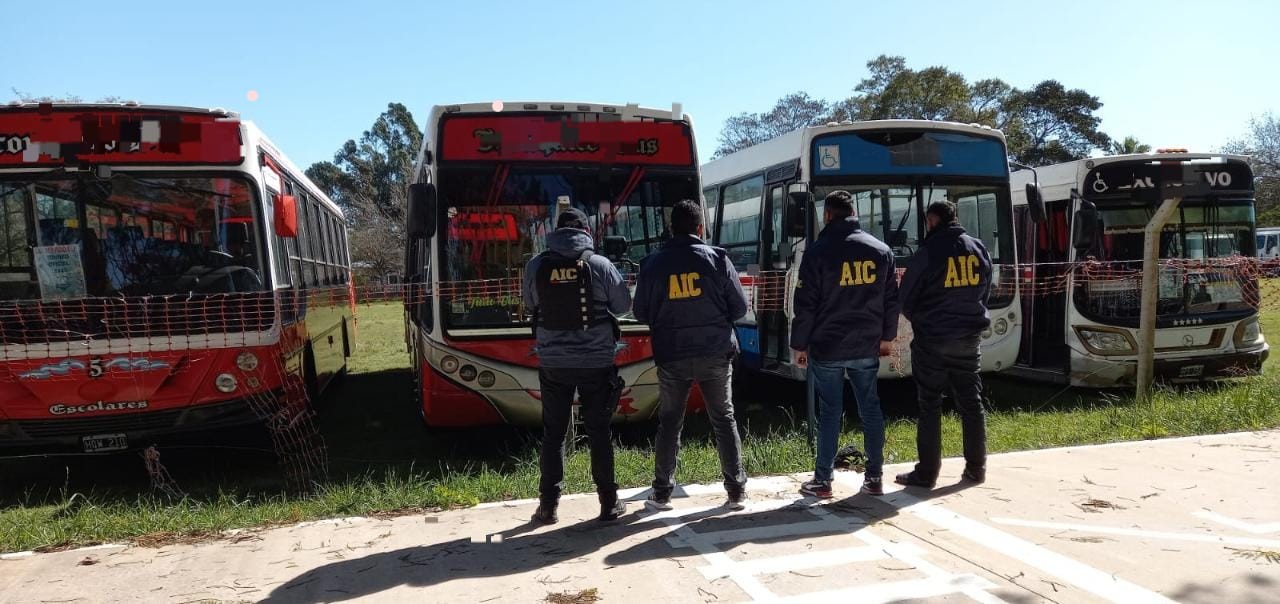 La Agencia de Investigación Criminal secuestró cinco colectivos en San José del Rincón | Policiales