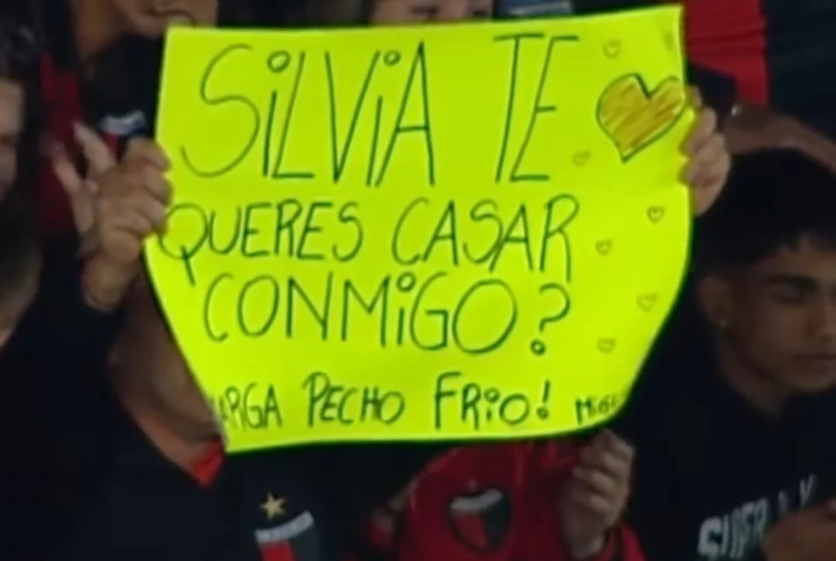 Le pidió casamiento en pleno partido de Colón | Información General