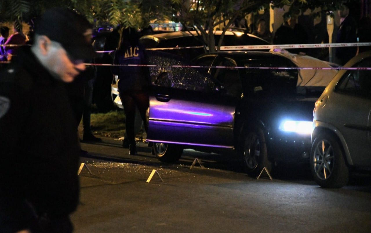 "La mafia no perdona, gil": asesinan a balazos a un hombre en Rosario y dejan un cartel | Nacionales