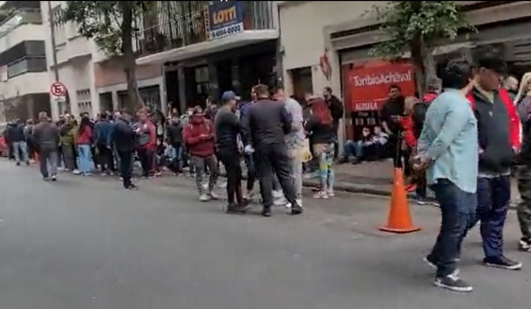 Sigue la vigilia en apoyo a Cristina Kirchner: montarán ahí una feria de la economía popular | Nacionales