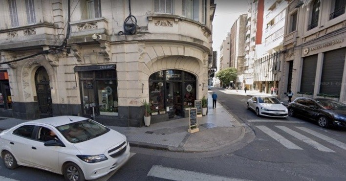 Una jubilada fue abandonada por su hijo en un bar rosarino | Noticias