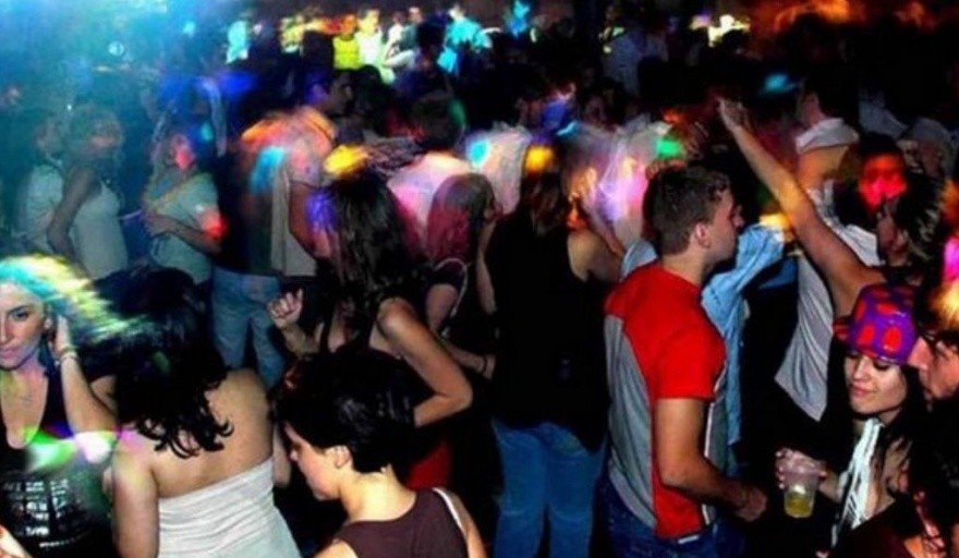 En un boliche, prohíben mirar fijo a alguien sin consentimiento previo | Nacionales