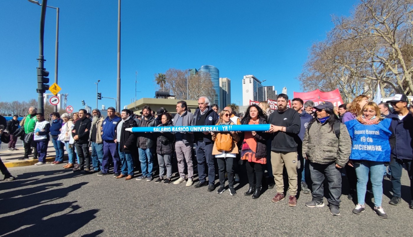 "¿Todo para Ellos y nada para Todos?": movilización de organizaciones sociales | Nacionales