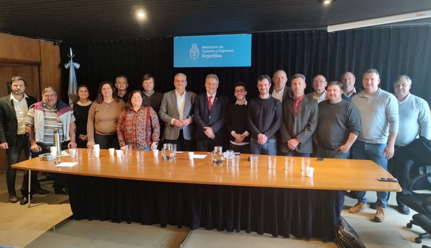 Mirabella, Calvo y presidentes comunales se reunieron con representantes del Ministerio de Turismo y Deportes | Legislativas