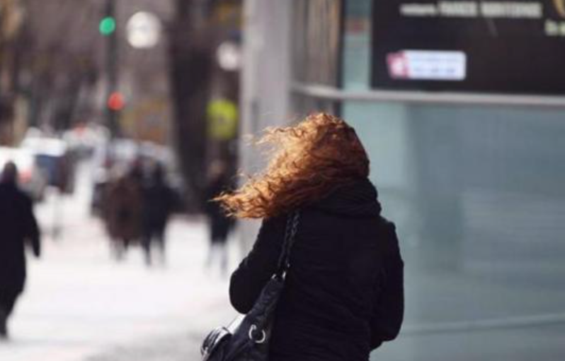 Alerta por vientos fuertes que trae descenso de la temperatura en la ciudad | Información General