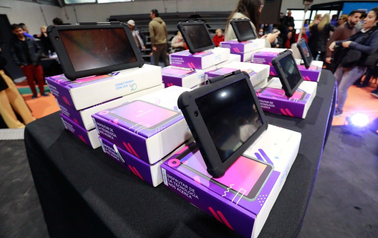 Provincia y Nación entregarán tablets en las ciudades de Santa Fe y Rosario | Información General