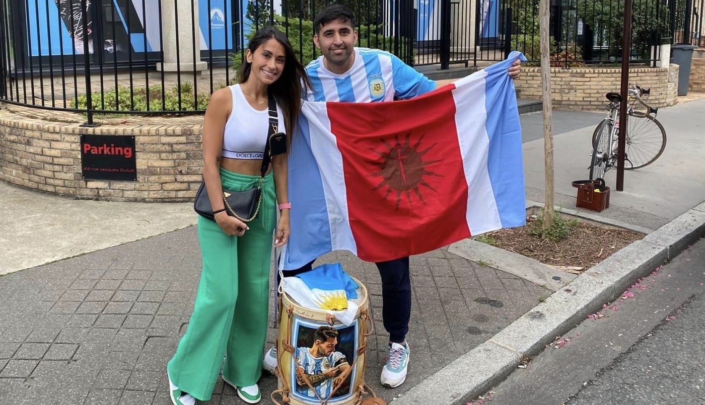 Viajó a Francia, fue en bici hasta la casa de Messi y lo recibió Antonela Roccuzzo | Deportes