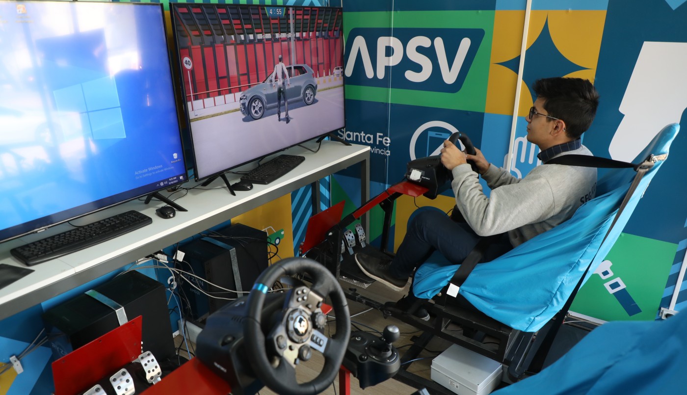 Presentan un simulador vial para concientizar sobre los riesgos de conducir bajo los efectos del acohol | Información General