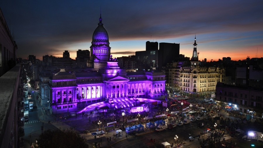 Congreso y Tribunales, violetas: concientizan sobre el Alzheimer, que puede detectarse 20 años antes de la aparición de síntomas | Información General