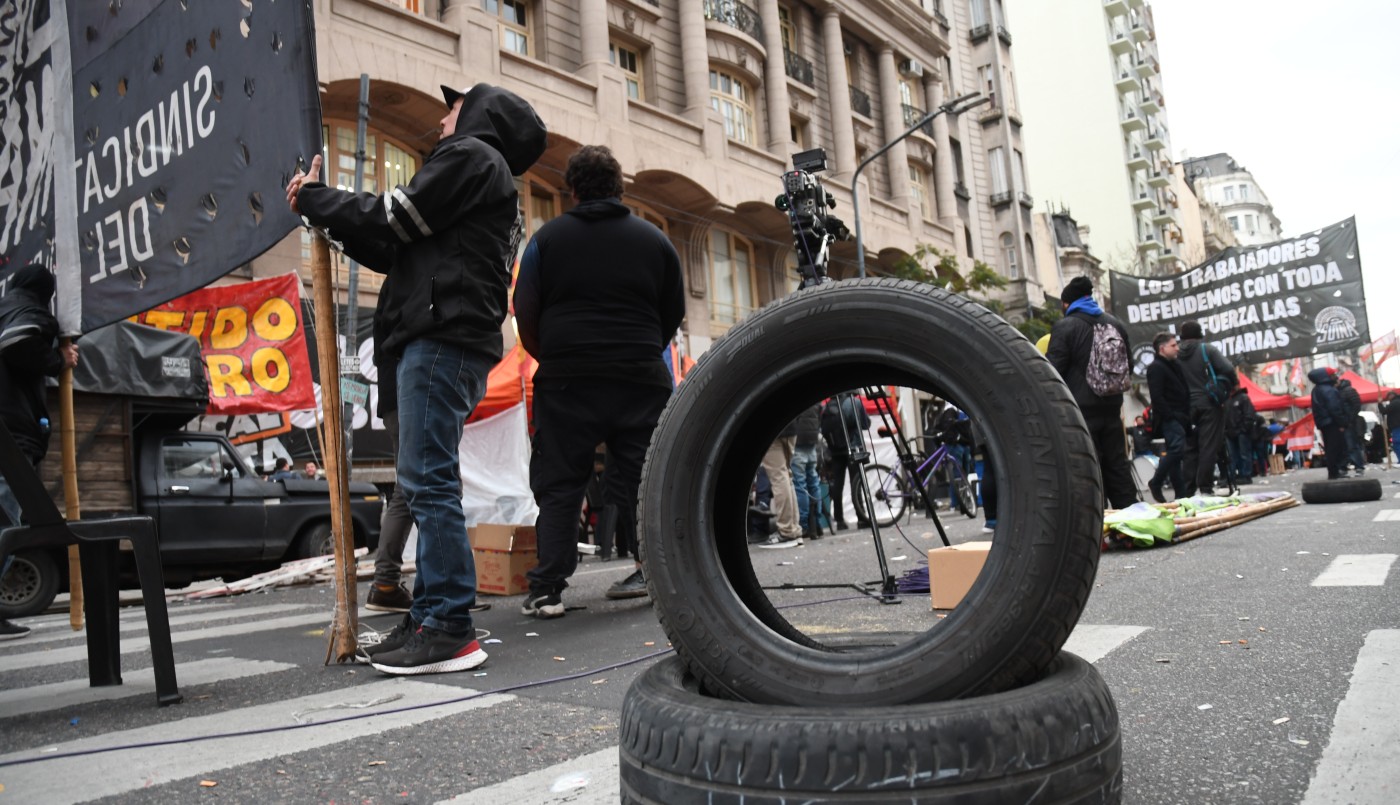 Gremio del neumático se atrincheró en el Ministerio de Trabajo tras conflicto salarial de 5 meses | Nacionales