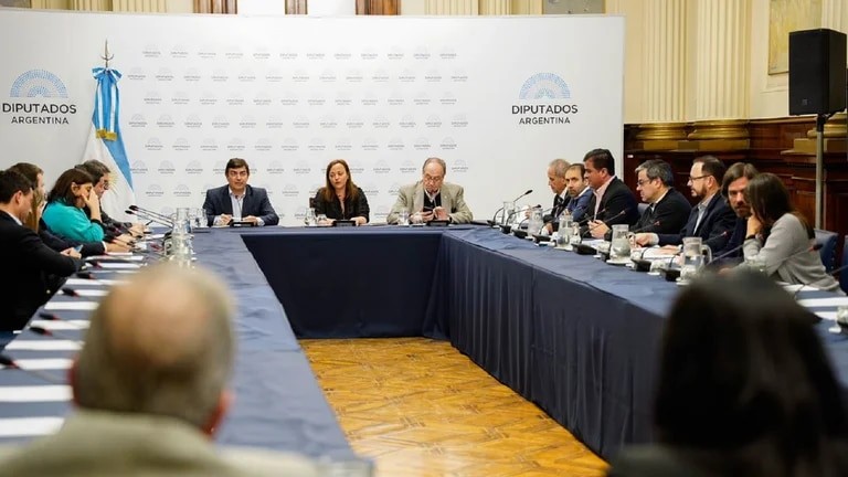 El Gobierno proyecta más recortes de gastos en Educación, Salud y Transporte | Nacionales