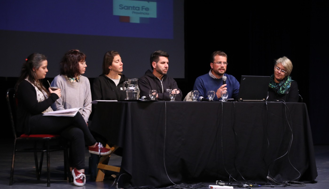 Se realizó un conversatorio sobre la actividad física y los consumos problemáticos en la era digital | Redes