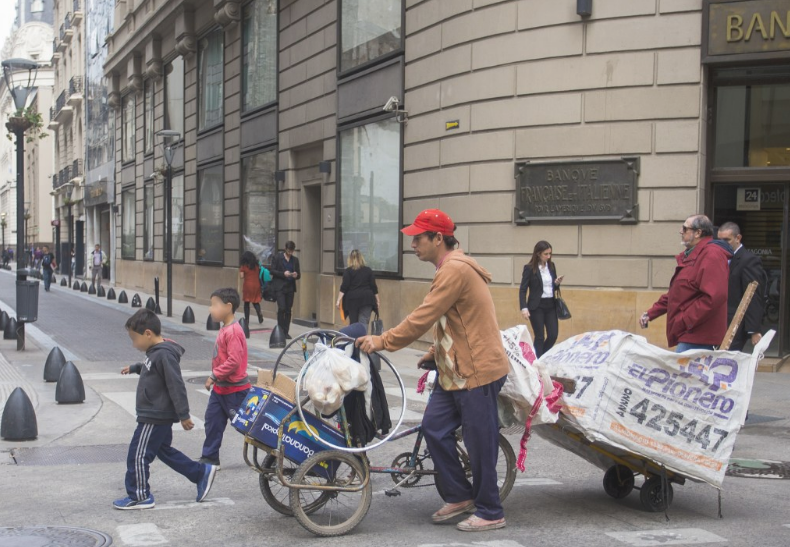 El Gobierno trabaja en un bono para los sectores más vulnerables | Noticias