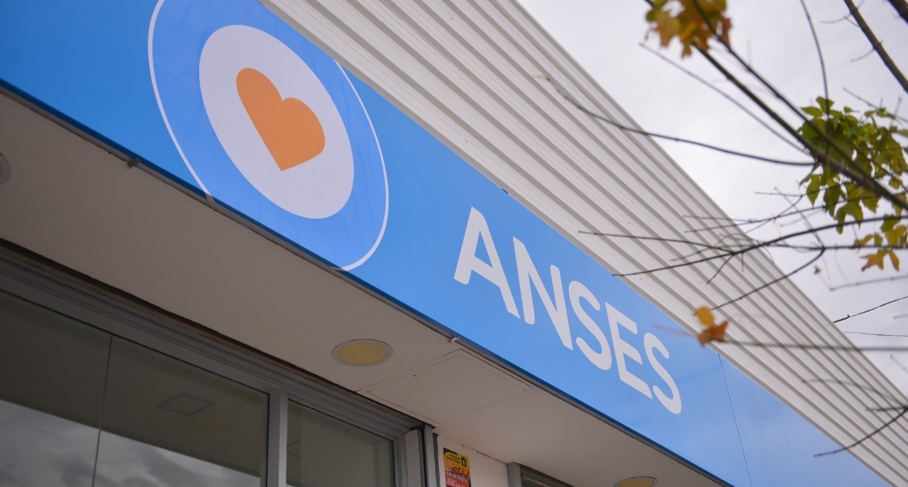 ANSES paga un bono de $7.100: quiénes lo cobran | Información General