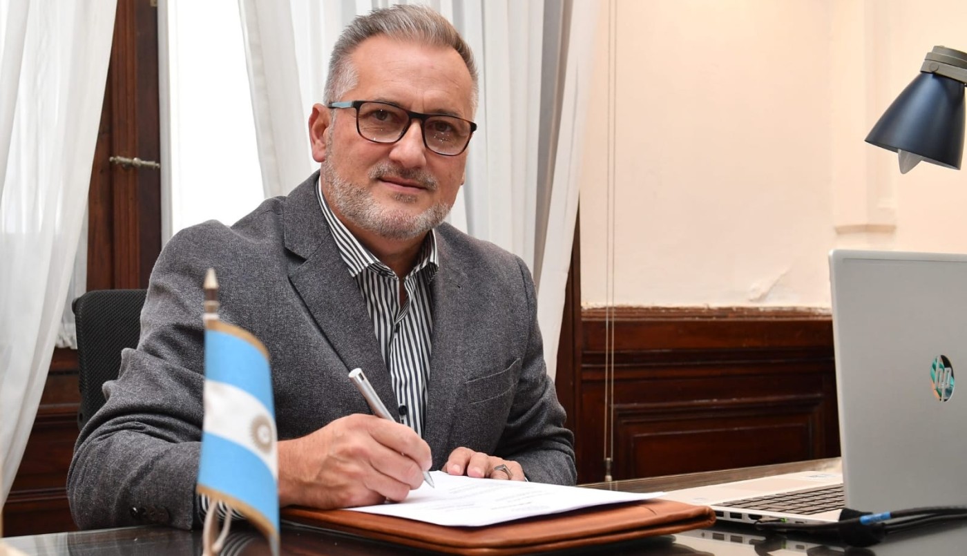 Lewandowski presentó un proyecto para crear la Universidad Nacional de Venado Tuerto | Legislativas