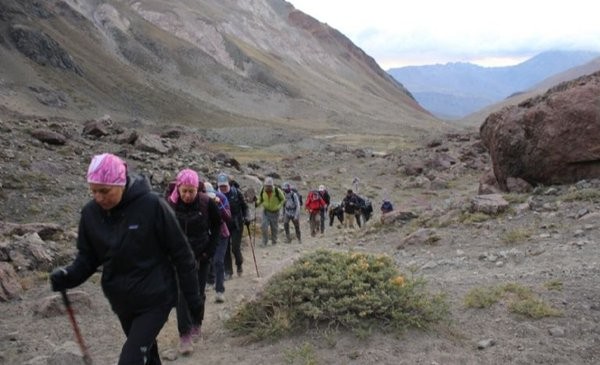 Recuperadas de cáncer de mama y sus médicos se unen para una travesía en los Andes | Información General