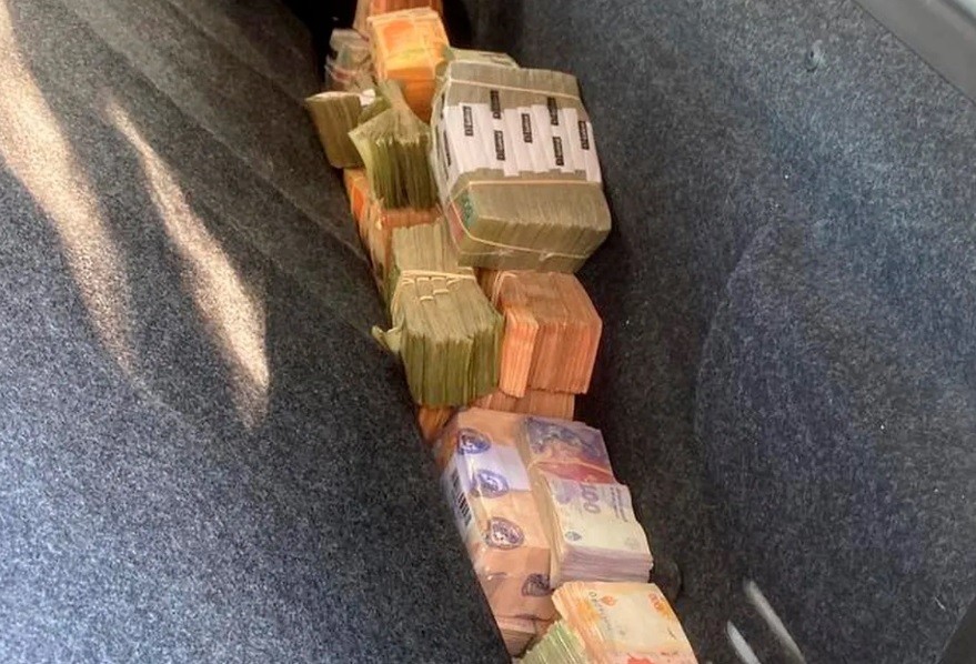 Viajaba en auto con más de 40 millones de pesos ocultos bajo el asiento | Nacionales